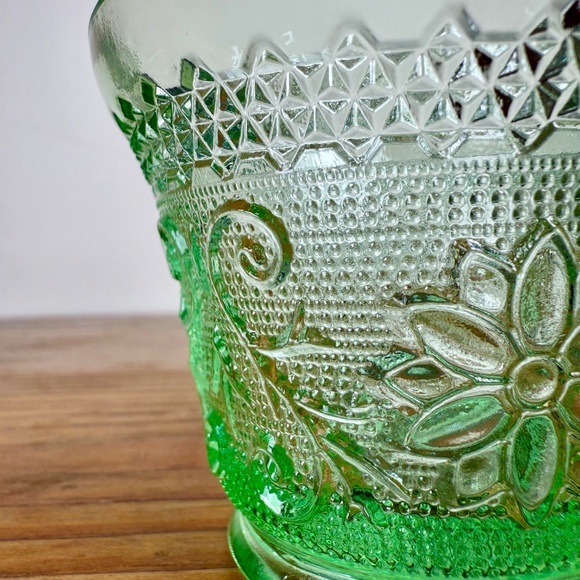 Vintage Indiana Glass Green Depression Cups | Sandwich Pattern | Set of 4 - Picture 8 of 16